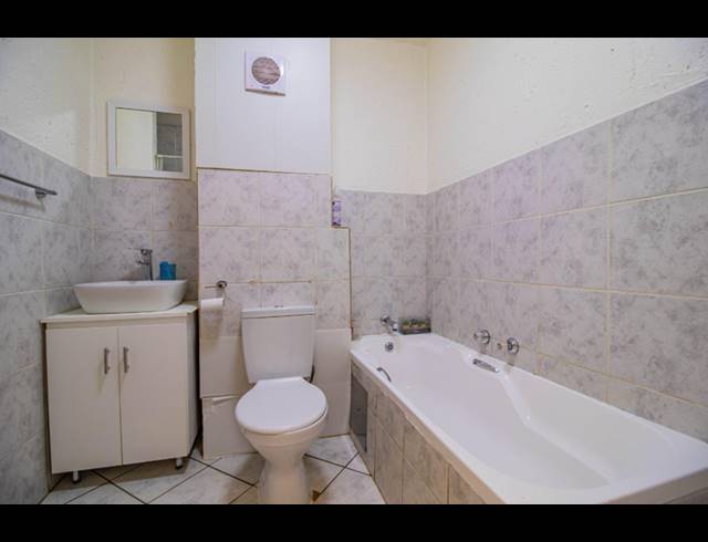 2 BEDROOM TOWNHOUSE FOR SALE IN MULBARTON
